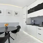 Charming In With Parking By Renters 索波特