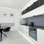 Charming In With Parking By Renters Apartment *