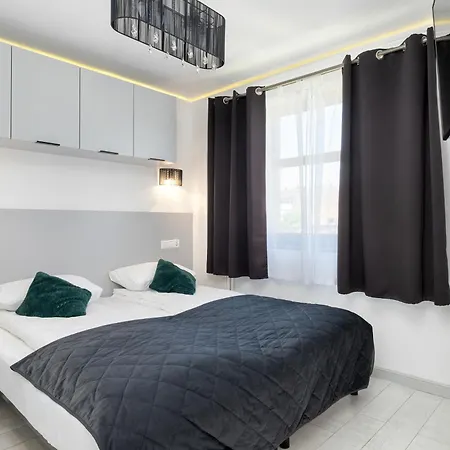 Charming In With Parking By Renters * Sopot