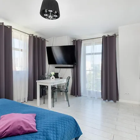Charming In With Parking By Renters Lägenhet