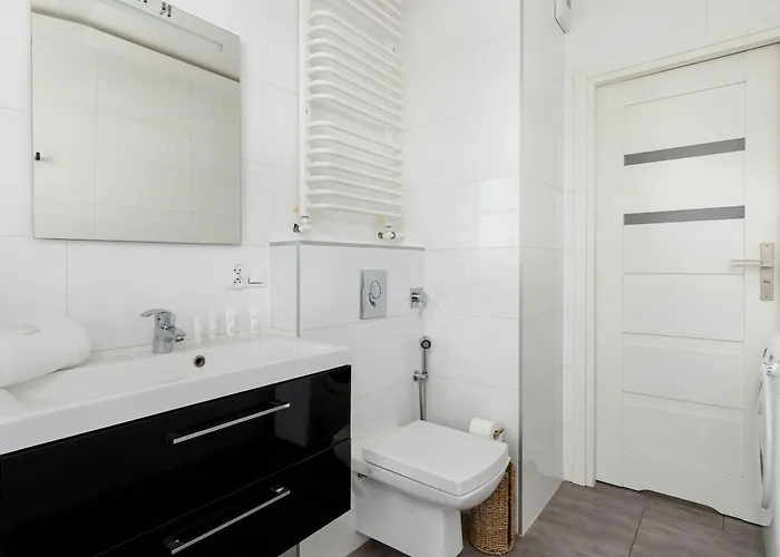 Charming In With Parking By Renters *