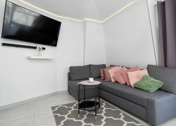 Charming In With Parking By Renters Apartment *