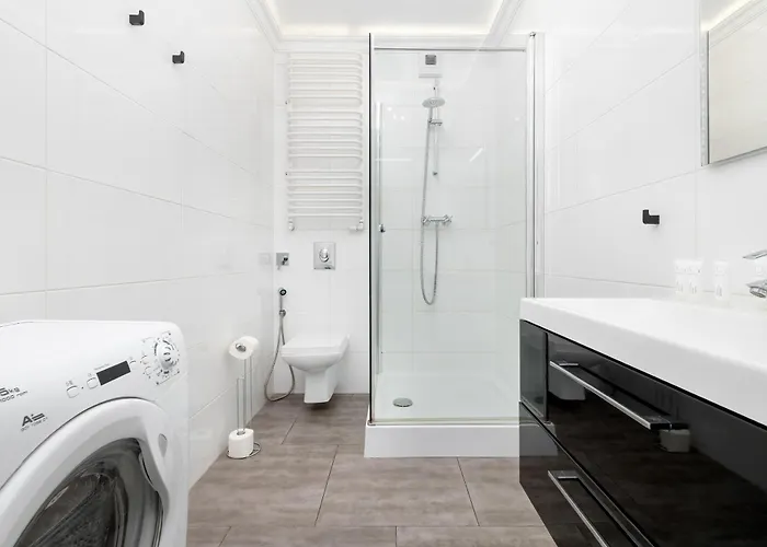 Charming In With Parking By Renters Apartment *