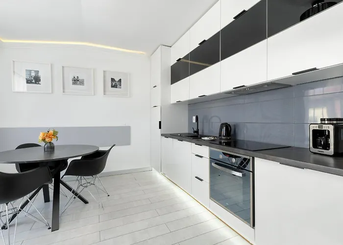 Charming In With Parking By Renters Apartment *